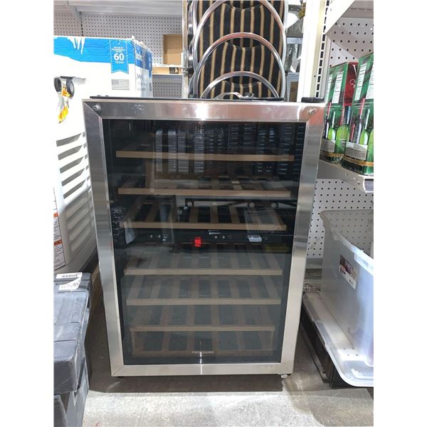 Frigidaire mini wine / drink fridge 21.5"Wx22.25"Dx33.5"H