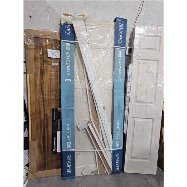 Jeldwen Interior Door with Doorjamb 32" - Some Damage as seen in Photos