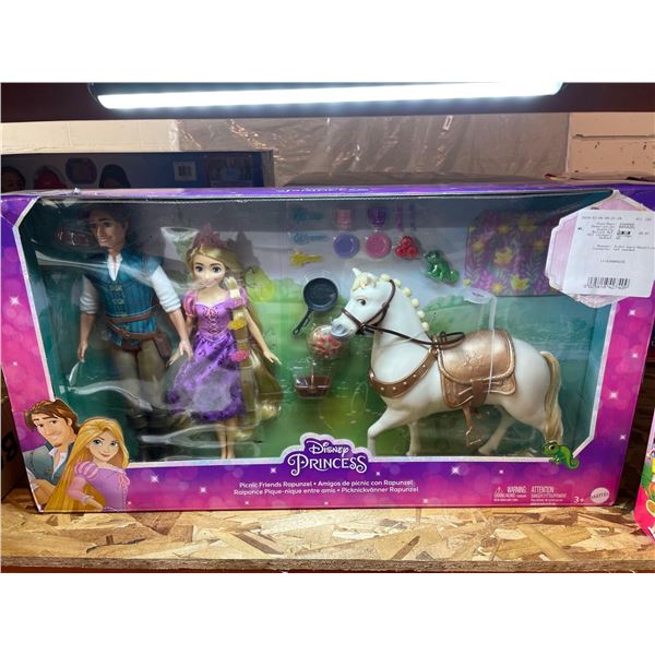 Disney princess Rapunzel and Prince Charming dolls / figures