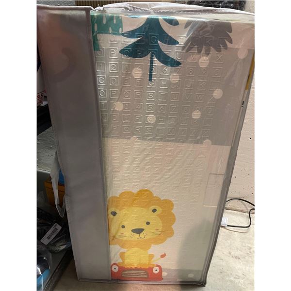 Folding baby play mat