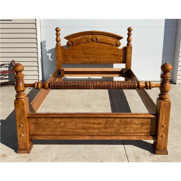 FOUR POSTER WOOD BED - QUEEN