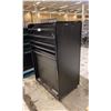 Image 2 : BLACK MOBILE DISPLAY RACK WITH PEGBOARD