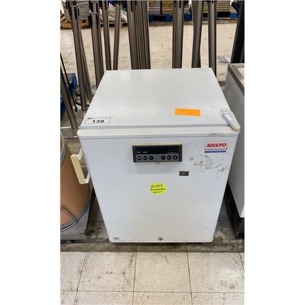 SANYO ( SR-L6111W ) BIOMEDICAL REFRIGERATOR