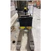 Image 2 : HYSTER W40Z 24V TYPE E 4000 LB CAPACITY ELECTRIC WALK BEHIND PALLET MOVER WITH BUILT IN CHARGER