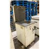 Image 4 : OLIVER ( 619-24RA ) MOBILE COMMERCIAL HYDRAULIC DOUGH DIVIDER