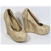 Image 1 : WOMENS SIZE 6 A.CO WEDGE HEELS