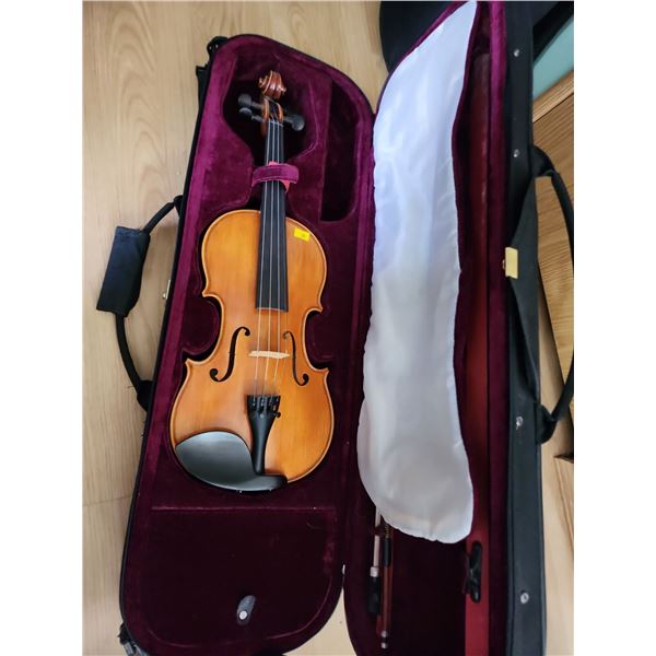Jinyin 070384 Violin & Carry Case
