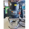 Image 1 : 1 3/4 Black Decker Plunge Router