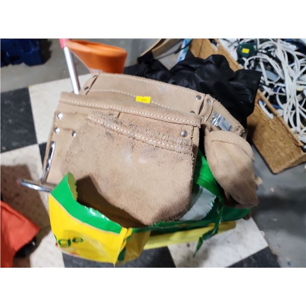 Misc Garden & Garage Bin Bird Feeder & Seed