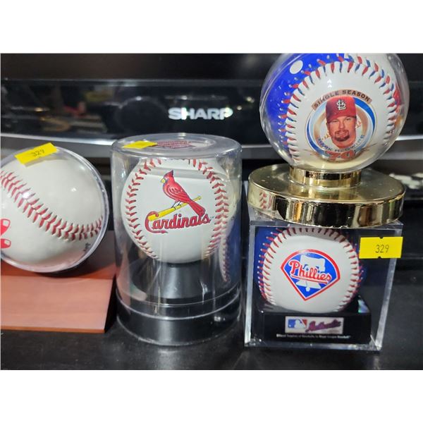 Souvenir Baseballs Cardinals Phillies Mark McGuire Sox