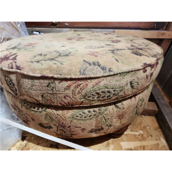 Large Fabric Ottoman 34D13T