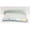 Image 1 : VINTAGE PURE WOOL AYERS CUDDLE DOON BLANKET