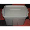 Image 1 : NEW RUBBERMAID ROUGHNECK 68 LITRE SNAP LID TOTE