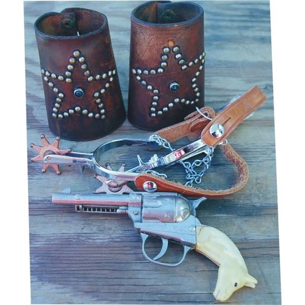 kids spurs, Hubley cap gun (has small crack on the grip