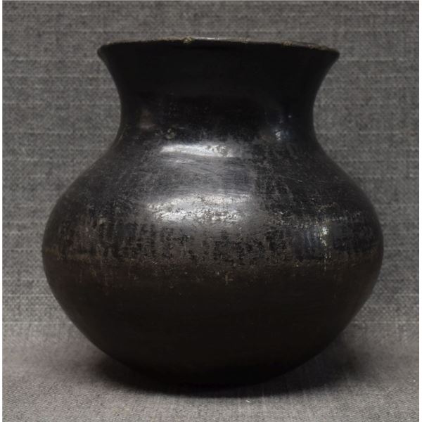 SAN JUAN INDIAN POTTERY JAR