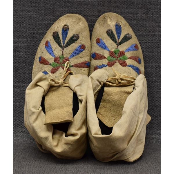 PLAINS INDIAN MOCCASINS