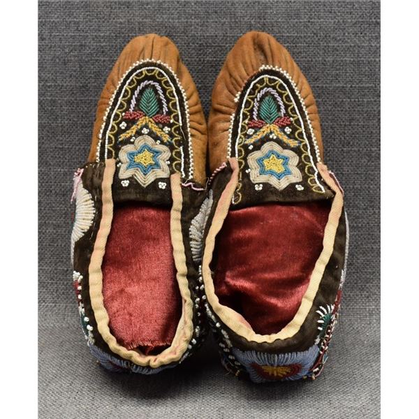 IROQUOIS INDIAN MOCCASINS