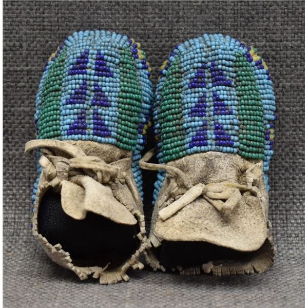 SIOUX INDIAN BABY MOCCASINS