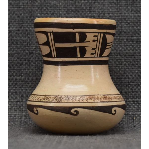 HOPI INDIAN POTTERY VASE (RTK)