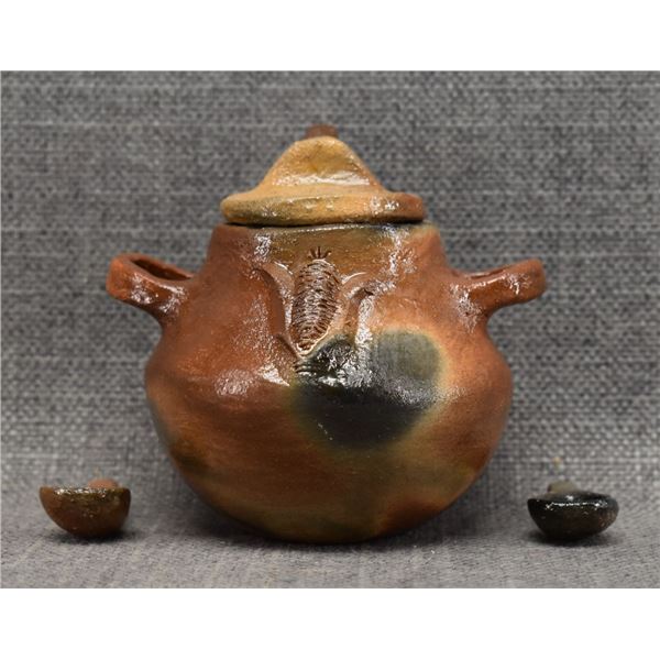 NAVAJO INDIAN POTTERY JAR (AY)