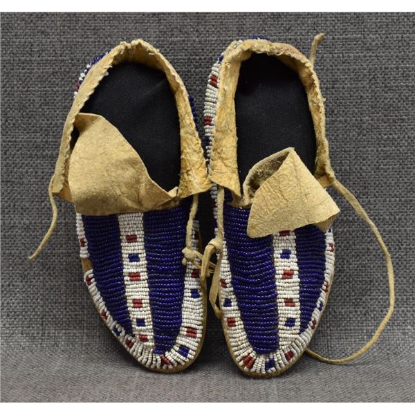 SIOUX BEADED CHILD'S MOCCASINS