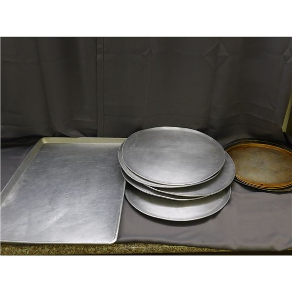 8pcs Assorted Metal Industrial Sized Cooking / Baking Pans Round Pizza Trays & 1 Rectangular
