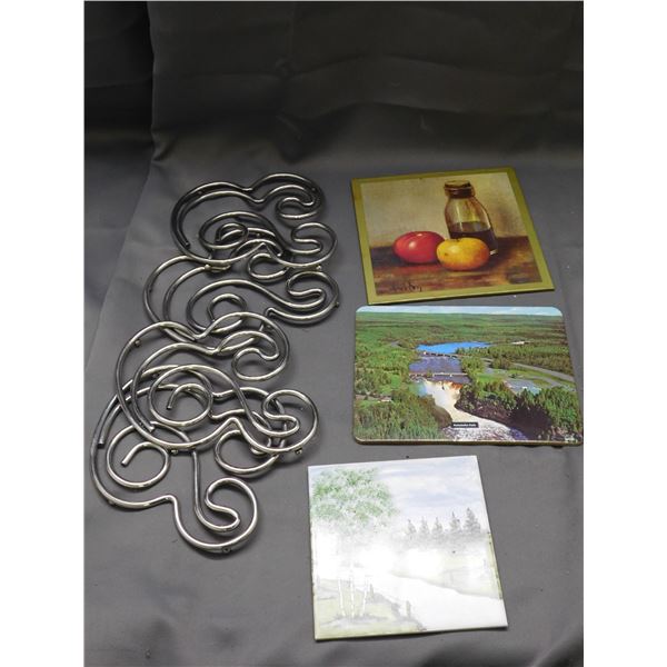 3 x hot pads and 4 heavy steel trivets