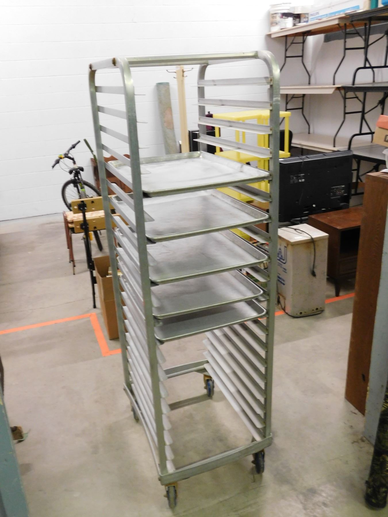 Commercial Rolling Bakery Rack for Drying / Cooking with some Metal Sheets.