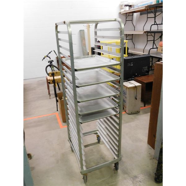 Food Roller Rack Commercial Rolling Bakery Rack for Drying / Cooking with some Metal Sheets.