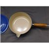 Image 4 : Le Creuset Ceramic Sauce Pan with Lid Blue w Wooden Handle Made in France 1.8L 152 1/314 US