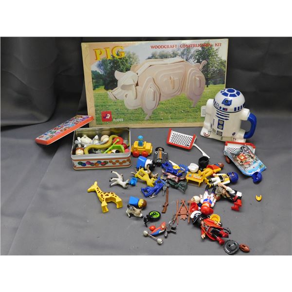 Small Bundle of Toys Playmobil, Woodcraft Pug, Star Wars R2D2, Etc