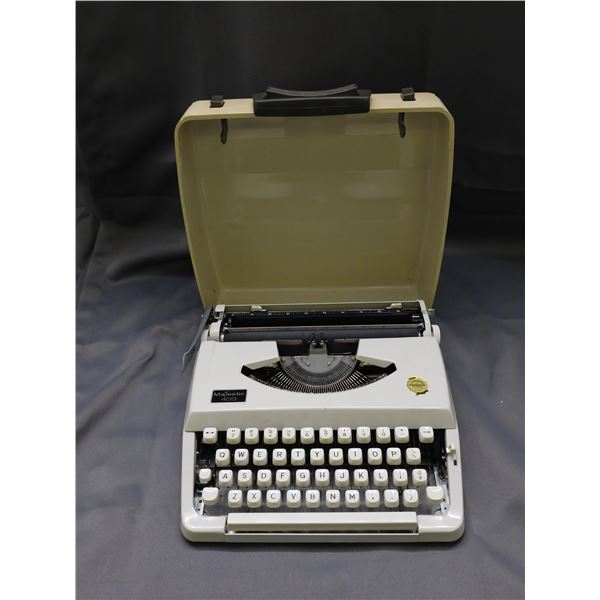 Majestic 400 Vintage Typewriter