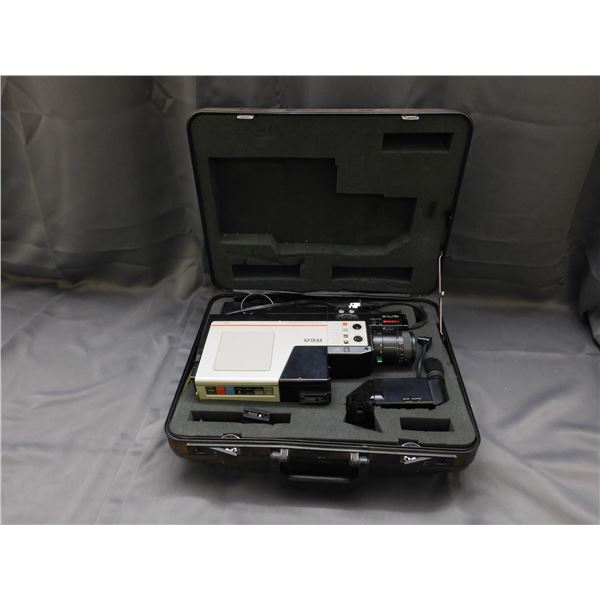 RCA Cam Corder CC300 VHS 11-88mm Lens  1:1.2 with Case, Battery, Microphone, Etc