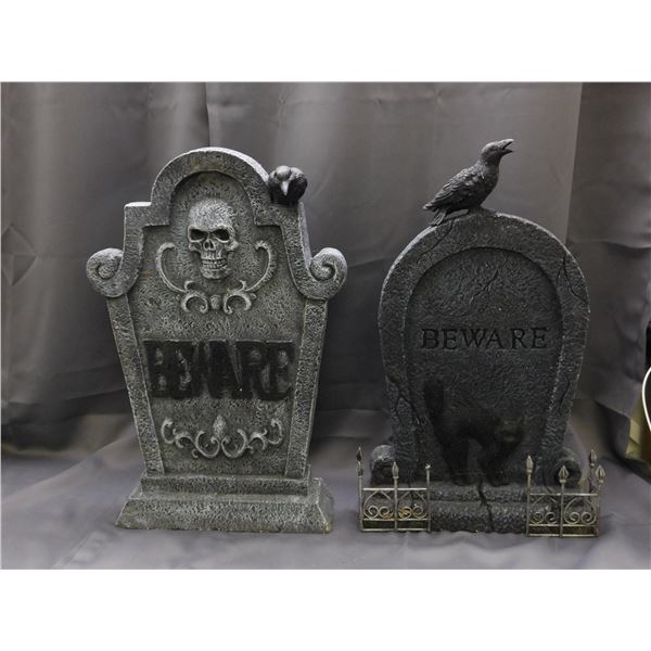 Pair of Polystone Tombstone Halloween Decorations w Perched Crows BEWARE & Sparkling Detail