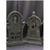 Image 3 : Lot of 4 Polystone Tombstone Lenticular Transforming Portraits Halloween Decorations