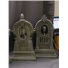 Image 4 : Lot of 4 Polystone Tombstone Lenticular Transforming Portraits Halloween Decorations