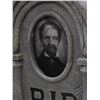 Image 5 : Lot of 4 Polystone Tombstone Lenticular Transforming Portraits Halloween Decorations