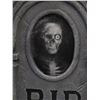 Image 6 : Lot of 4 Polystone Tombstone Lenticular Transforming Portraits Halloween Decorations