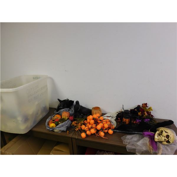 HUGE Bin full of Halloween Decorations Indoor Outdoor Gourds, Pumpkins, Crows, Floral / Greenery