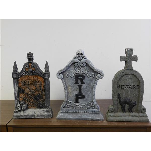 Lot of 3 Polystone Tombstone Halloween Decorations BEWARE, Cat, Cobwebs