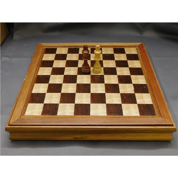 Vintage 14" x 14" Wood Chess / Backgammon Set COMPLETE