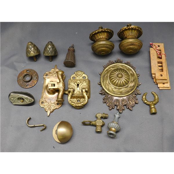 Lot of Vintage / Antique Brassware Hardware Household, Knobs, Cabinet Pulls, Plates, Accents