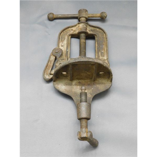 Bench Mount Pipe Vice