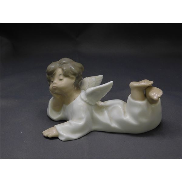 Sleepy Lying Down Angel Lladro Cherub 4541