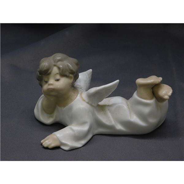 Sleepy Lying Down Angel Lladro Cherub 4541