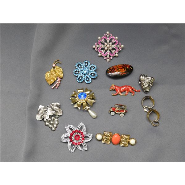 Lot of Vintage Costume Fashion Jewelry Mostly Brooches, Some Earrings