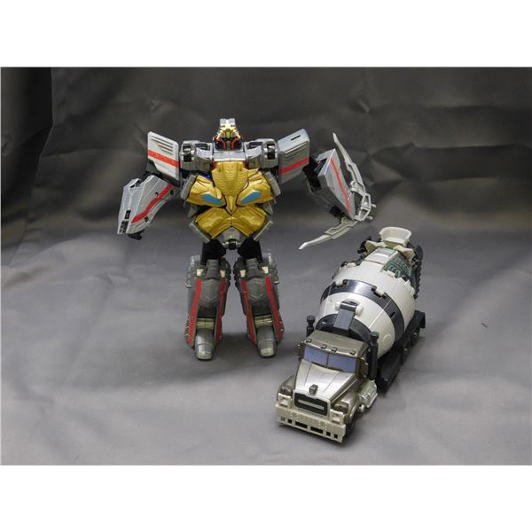 Lot of 2 Transformers