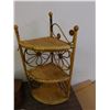Image 3 : Wicker Corner Shelf &  Mantle Clock (as is)