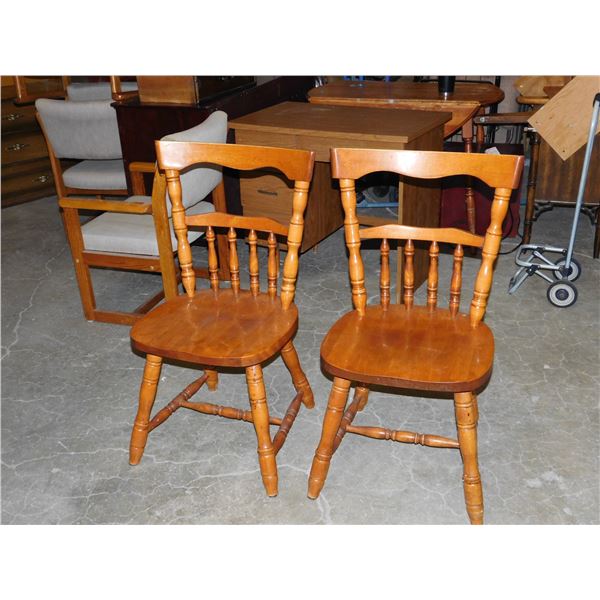 Pair of Vintage Wooden Maple? Dining Chairs