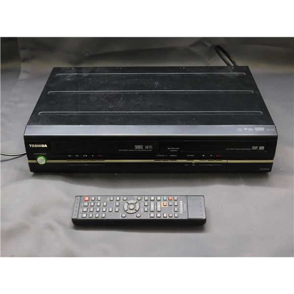 Toshiba DVD Video Cassette Recorder VCR VHS Tape Player w Remote